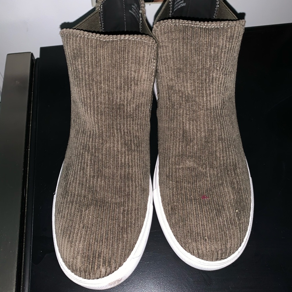 Sbicca High top Sneakers!